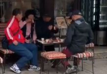 Sarajevska kafa zbunila turiste iz Japana: Kafu pili direktno iz džezve i nasmijali sve