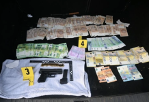 Potjera u Zenici: Bježao od policije pa iz vozila izbacio veliki arsenal oružja i eksploziva