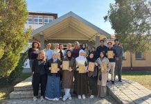 Bosančica ‘oživjela’ u Gradskoj biblioteci Kakanj: Učenici medrese učili pisati starim bosanskim pismom